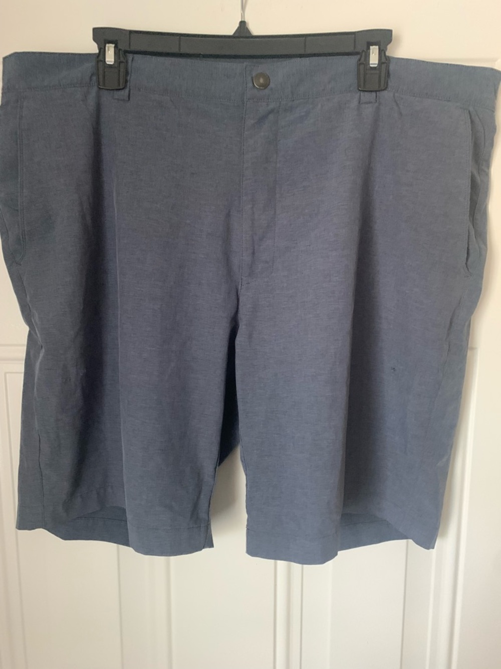 Peter Millar Crown Sport Flat-Front Shorts in Navy Size 40